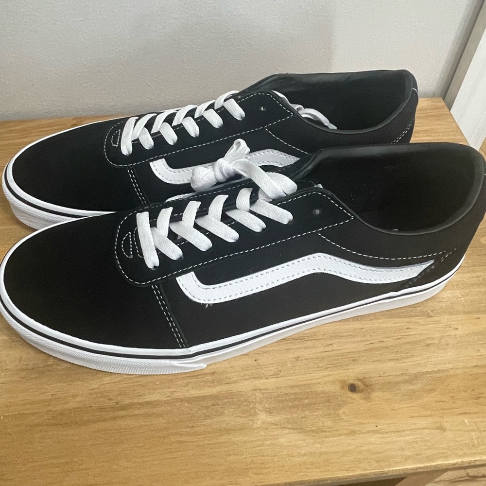 Vans Men's Black and White Sneakers 11.5M